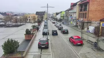 Kamera w centrum Starachowic z widokiem na odnowiony rynek.