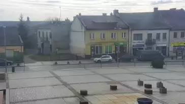 Kamera w centrum Starachowic z widokiem na odnowiony rynek.