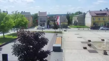 Kamera w centrum Starachowic z widokiem na odnowiony rynek.