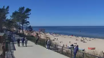 Stegna kamera bulwar, plaża i morze.