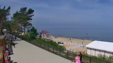 Stegna kamera bulwar, plaża i morze.