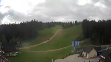 Widok z Kamery na dolną stację narciarską