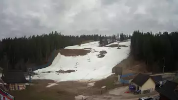 Widok z Kamery na dolną stację narciarską