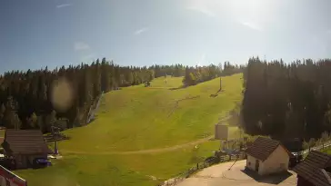 Widok z Kamery na dolną stację narciarską