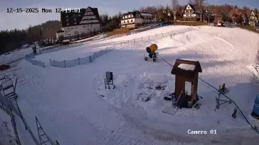 Widok z Kamery na szkółkę narciarską Ski Suche