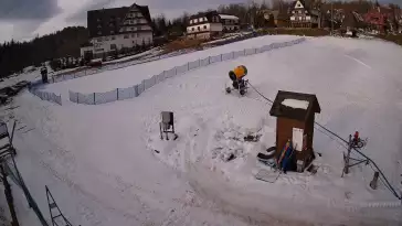 Widok z Kamery na szkółkę narciarską Ski Suche