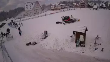 Widok z Kamery na szkółkę narciarską Ski Suche