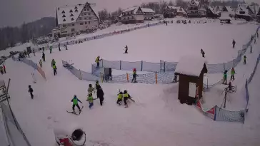 Widok z Kamery na szkółkę narciarską Ski Suche