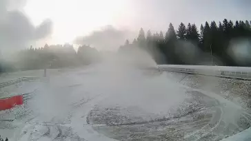 Idealne miejsce dla narciarzy i snowboardzistów. Czynne cały rok. Oglądaj live