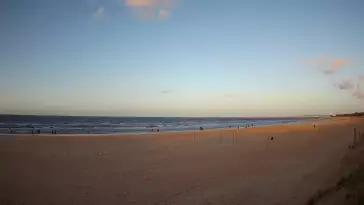 Kamera na plażę w Świnoujściu na żywo przepływające promy.