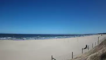Kamera na plażę w Świnoujściu na żywo przepływające promy.