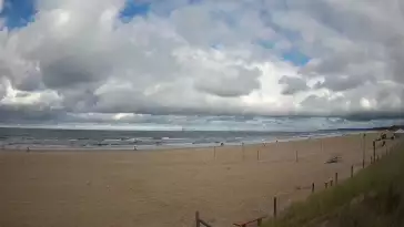 Kamera na plażę w Świnoujściu na żywo przepływające promy.