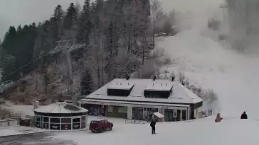 Widok z dolnej stacji Szczyrk Mountain Resort w Solisku