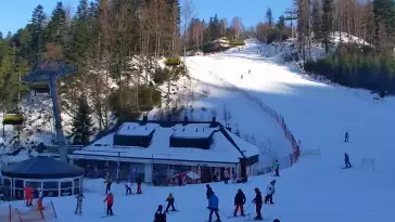 Widok z dolnej stacji Szczyrk Mountain Resort w Solisku