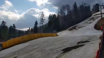 Widok z dolnej stacji Szczyrk Mountain Resort w Solisku