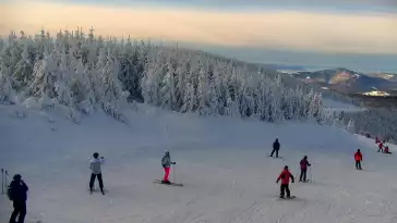 Widok ze Zbójnickiej Kopy w Szczyrku.