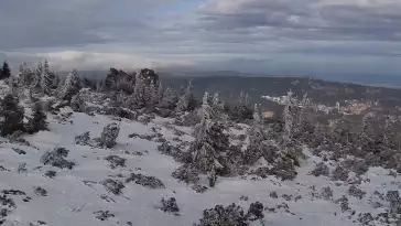 Doskonały punkt widokowy na Kotlinę Jeleniogórską oraz Góry Izerskie, a także Karkonosze czeskie.