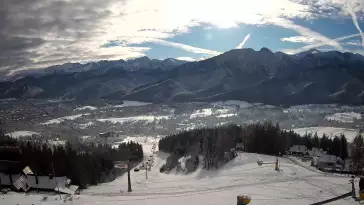 Widok z Kamery na trasy zjazdowe na Polanie Szymoszkowej w Zakopanem
