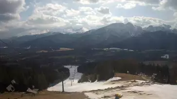 Widok z Kamery na trasy zjazdowe na Polanie Szymoszkowej w Zakopanem