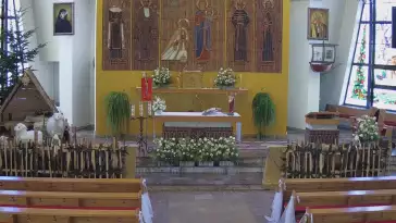 Widok na ołtarz z Kościoła Parafialnego w Roczynach.