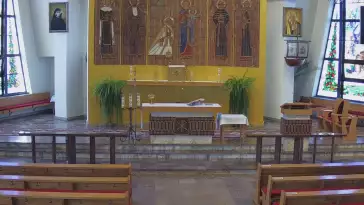 Widok na ołtarz z Kościoła Parafialnego w Roczynach.
