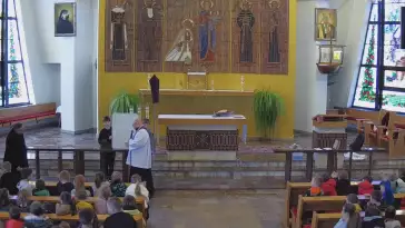 Widok na ołtarz z Kościoła Parafialnego w Roczynach.