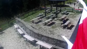 Przepiękny widok z kamery na Turbaczu ze schroniska PTTK.