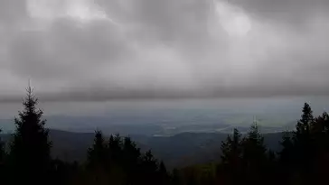 Przepiękny widok z kamery na Turbaczu ze schroniska PTTK.
