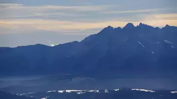 Przepiękny widok z kamery na Turbaczu ze schroniska PTTK.