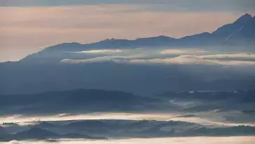 Przepiękny widok z kamery na Turbaczu ze schroniska PTTK.