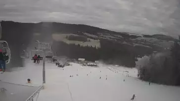 Widok na stok w TYLICZ.SKI w Beskidzie Sądeckim