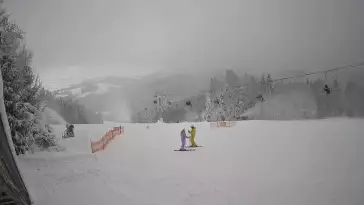 Tylicz.ski widok na trasę zjazdową z górnej części ośrodka