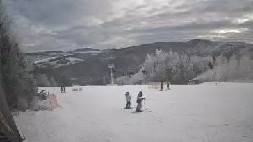 Tylicz.ski widok na trasę zjazdową z górnej części ośrodka