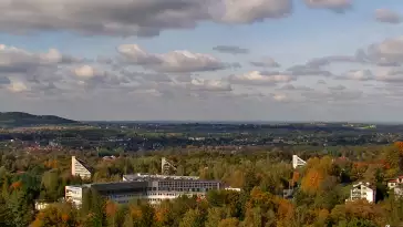 W oddali widzimy kolej linową Czantoria, a po prawej stronie Małą Czantorię Poniwiec.