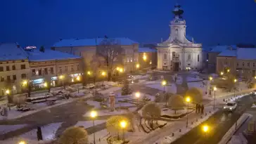 Widok na rynek w Wadowicach z kamery obrotowej.