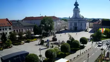 Widok na rynek w Wadowicach z kamery obrotowej.