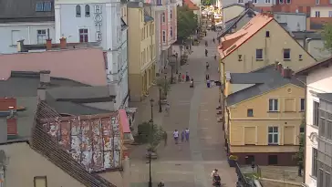 Widok na deptak w malowniczym miasteczku w Wejherowie.