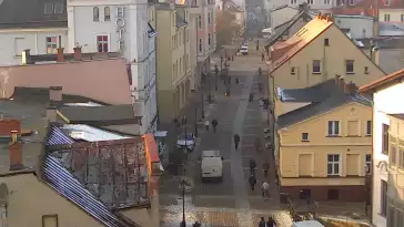 Widok na deptak w malowniczym miasteczku w Wejherowie.