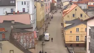 Widok na deptak w malowniczym miasteczku w Wejherowie.