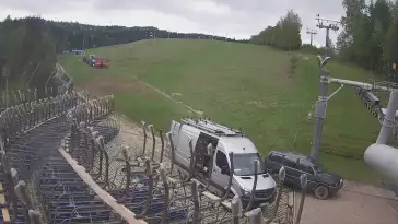 Widok na dolną stację wyciągu narciarskiego w Wierchomli
