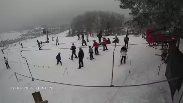 Widok z górnej stacji stoku Koszałkowo w Wieżycy