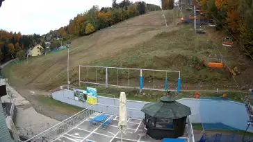 Widok na bramki i kolej linową w SOSZOWIE.