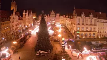 Wrocław - widok na rynek główny we Wrocławiu z kamery stałej.