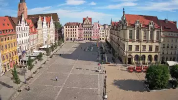 Wrocław - widok na rynek główny we Wrocławiu z kamery stałej.