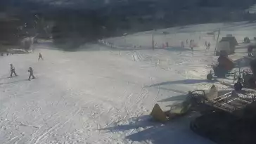 Widok na stok ośrodka narciarskiego Potoczki w Zębie