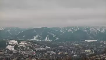 Obserwacja wschodu słońca nad Tatrami z tego miejsca to czysta magia, która dostarcza niesamowitych wrażeń wizualnych każdemu miłośnikowi natury.