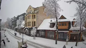 Widok z Kamery na Ulicę Krupówki w Zakopanem na żywo