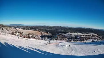 Widok na budowę apartamentowca Infinity w Zieleńcu