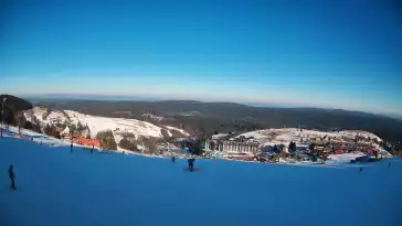 Widok na budowę apartamentowca Infinity w Zieleńcu