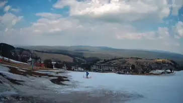 Widok na budowę apartamentowca Infinity w Zieleńcu